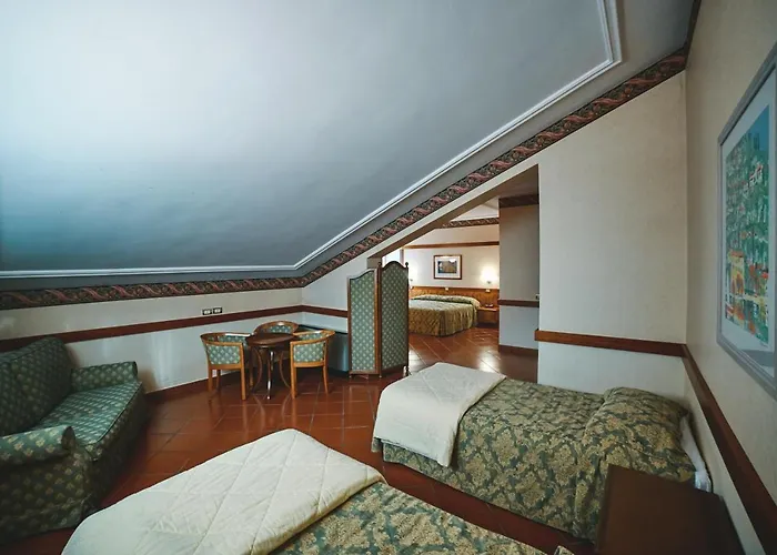 Ξενοδοχείο Serino 4*